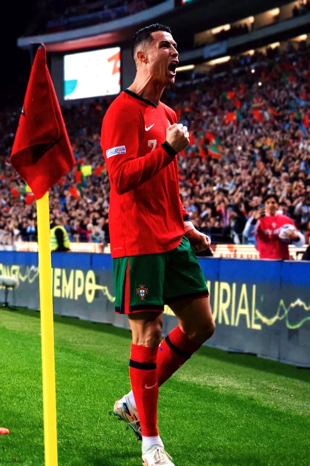  C罗迎来五赛季高光表现，巴黎圣日耳曼球迷沸腾！-九游体育真人